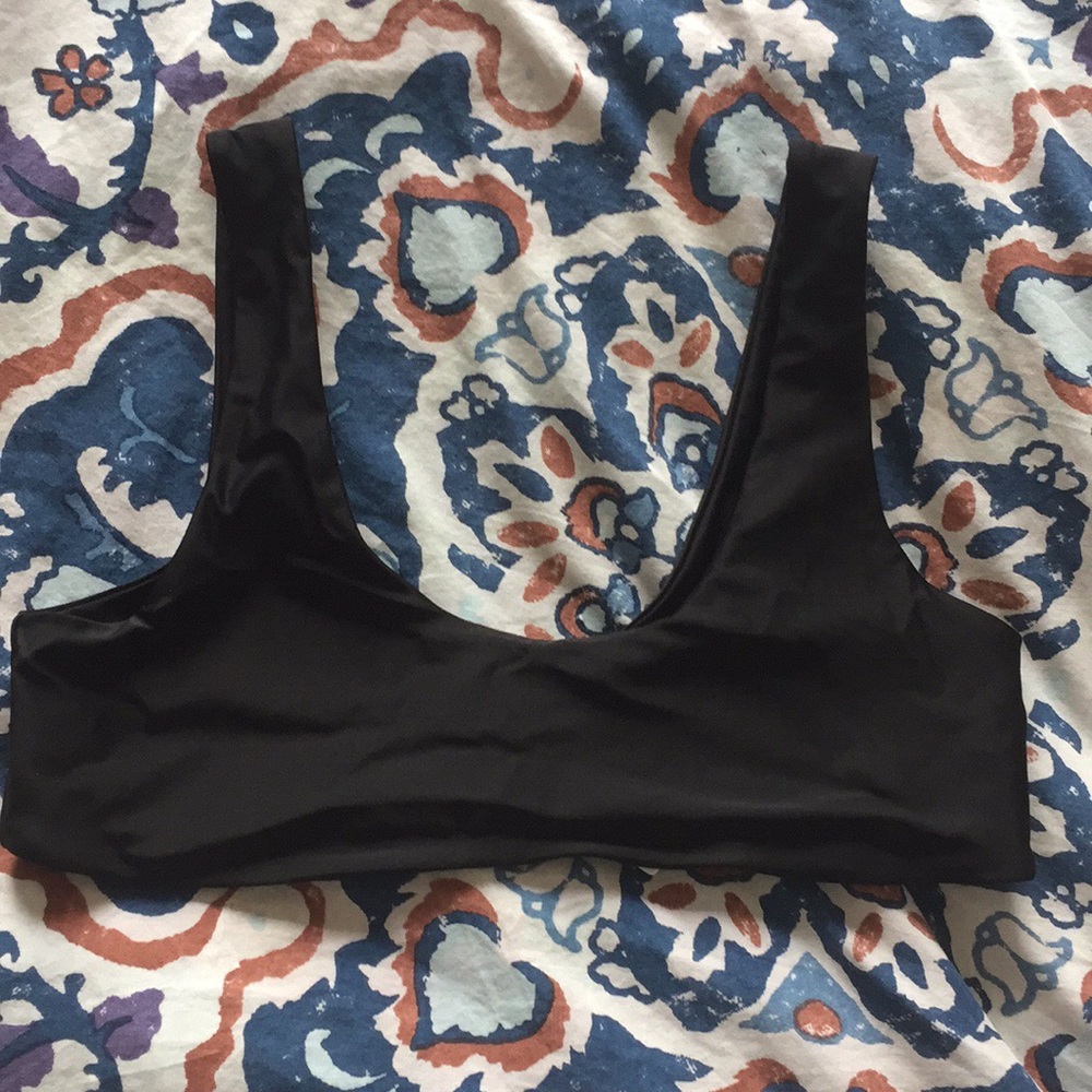 NWT crop top style bikini top